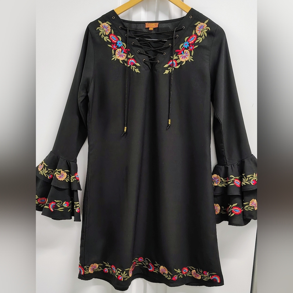SCULLY WESTERN BOHEMIAN DRESS - EMBROIDERY, LACED-UP V-Neck & BELL SLEEVES Sz M